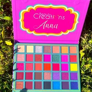 Eyeshadow palette